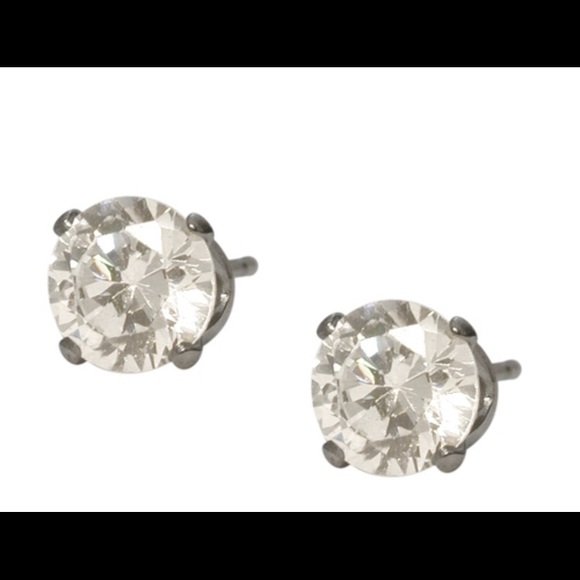 Silver Stud 6mm SWAROVSKI Elements White Crystal - Picture 2 of 7
